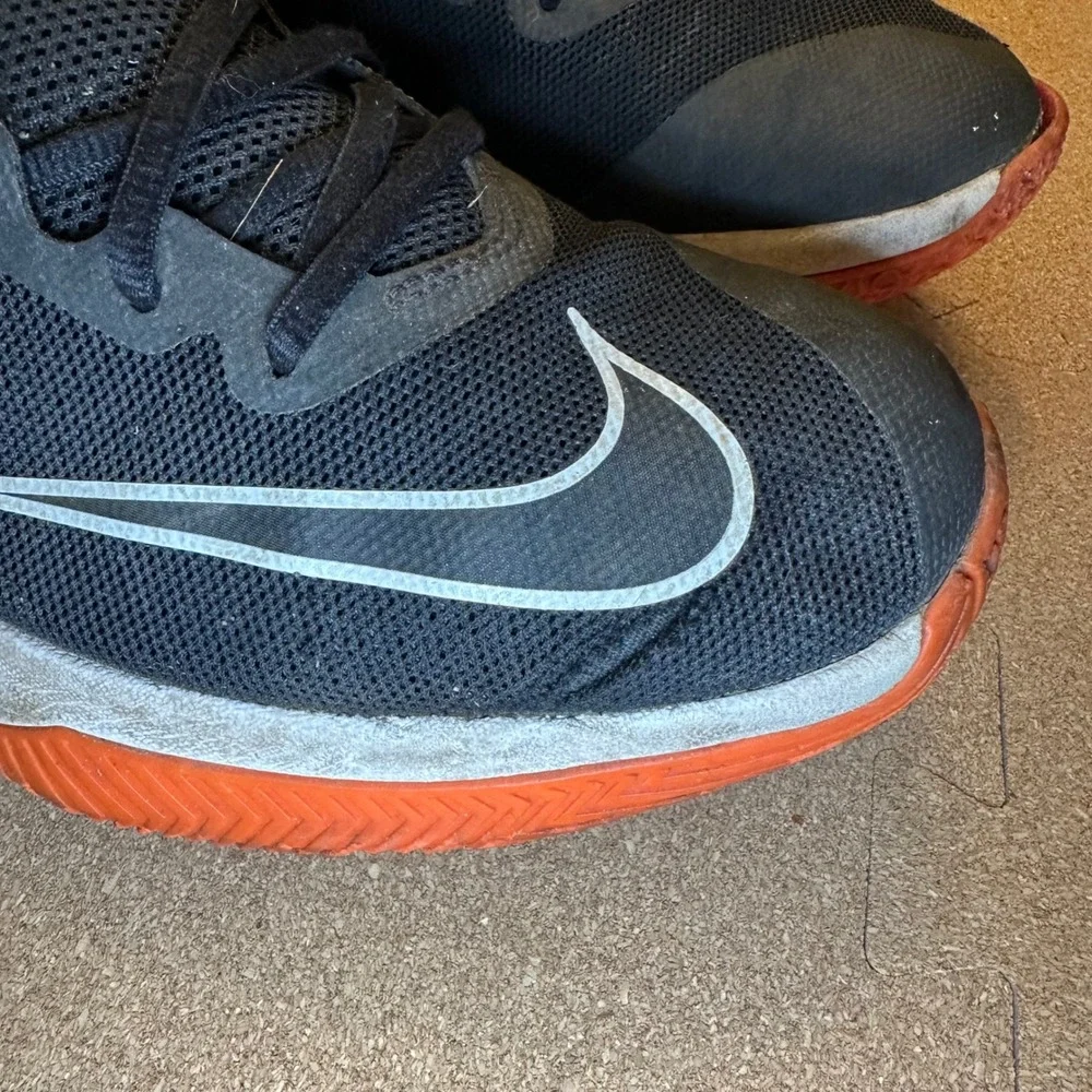 Nike Air Versitile II Mens Basketball Shoes Black Grey Orange 921692-006 Sz 10.5